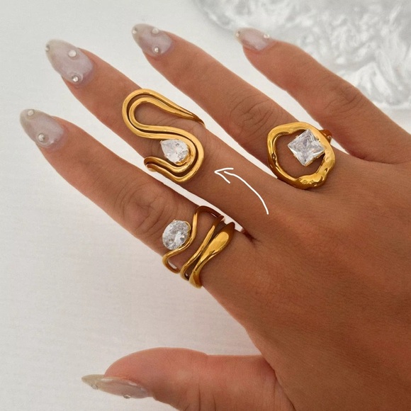 18K Gold Plated - Adjustable Cubic Zirconia Ring - Picture 4 of 5